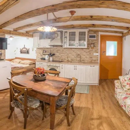 Rustic Petra Lejlighed *